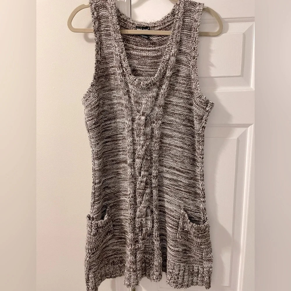 Wet Seal XL sweater mini dress sleeveless. V-neck w/front hip pockets, 100% knit